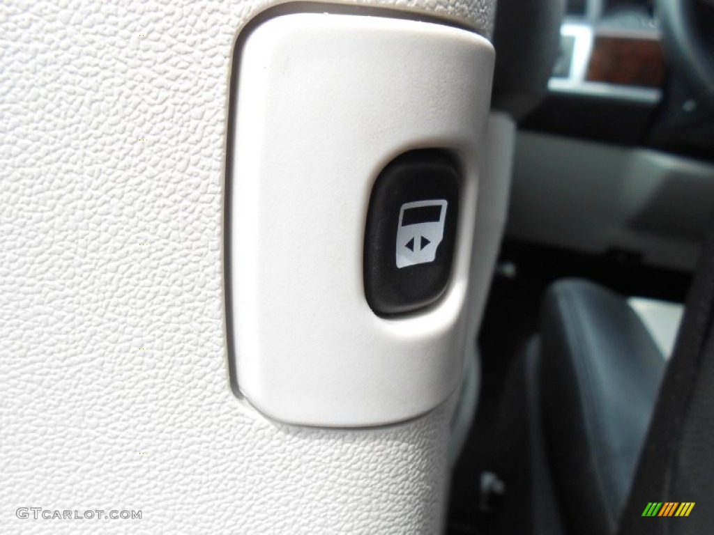 2010 Town & Country Touring - Dark Titanium Metallic / Dark Slate Gray/Light Shale photo #29