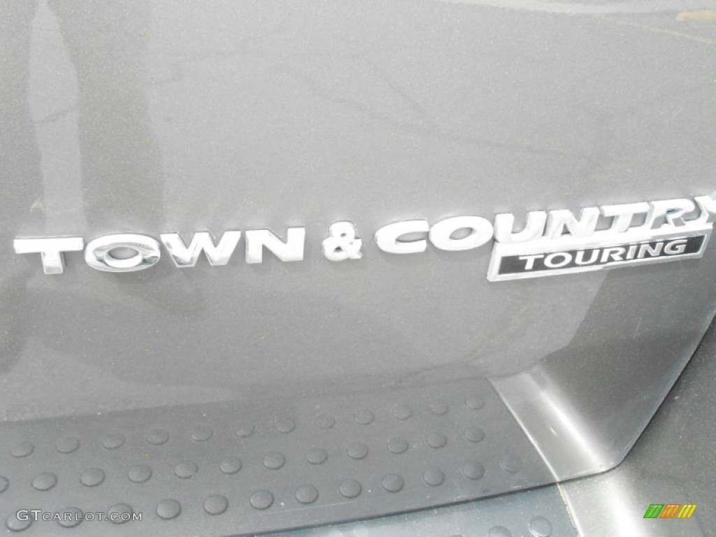 2010 Town & Country Touring - Dark Titanium Metallic / Dark Slate Gray/Light Shale photo #35