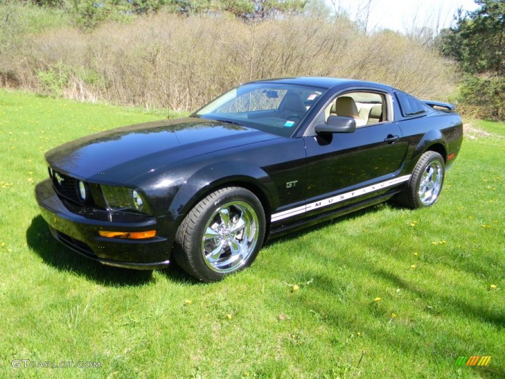 2005 Mustang GT Deluxe Coupe - Black / Medium Parchment photo #1