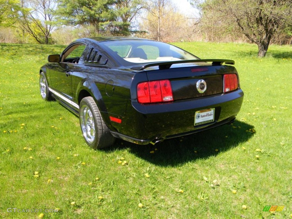2005 Mustang GT Deluxe Coupe - Black / Medium Parchment photo #4
