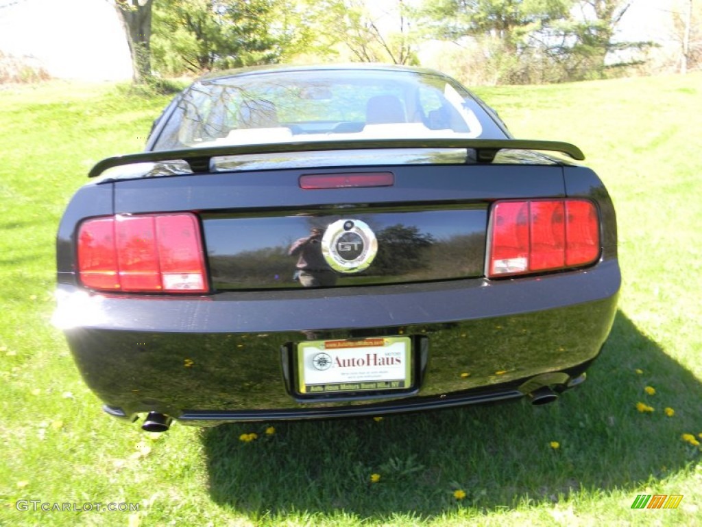 2005 Mustang GT Deluxe Coupe - Black / Medium Parchment photo #5