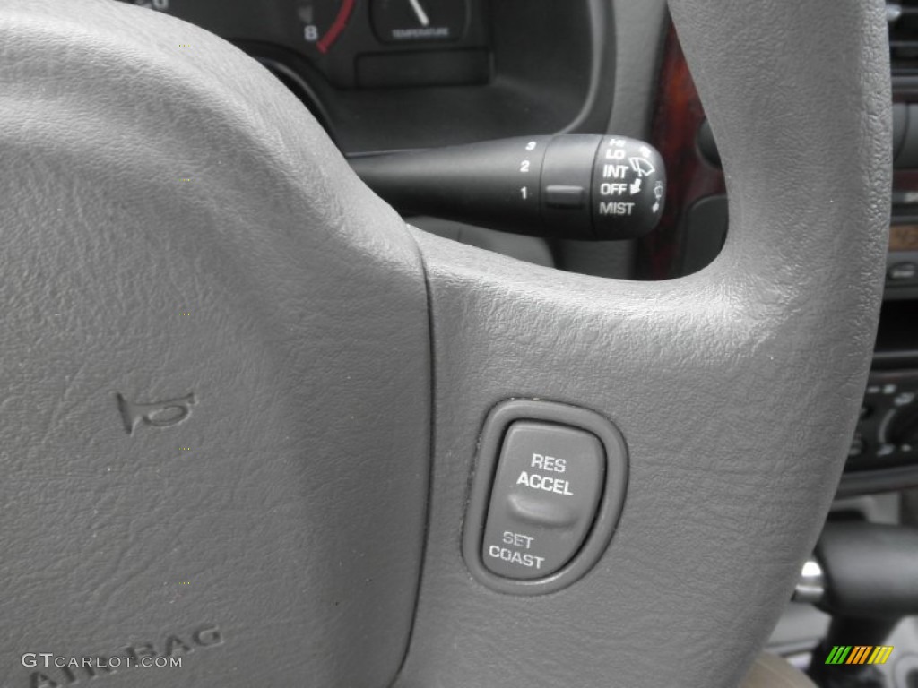 2002 L Series L200 Sedan - Cream White / Gray photo #9