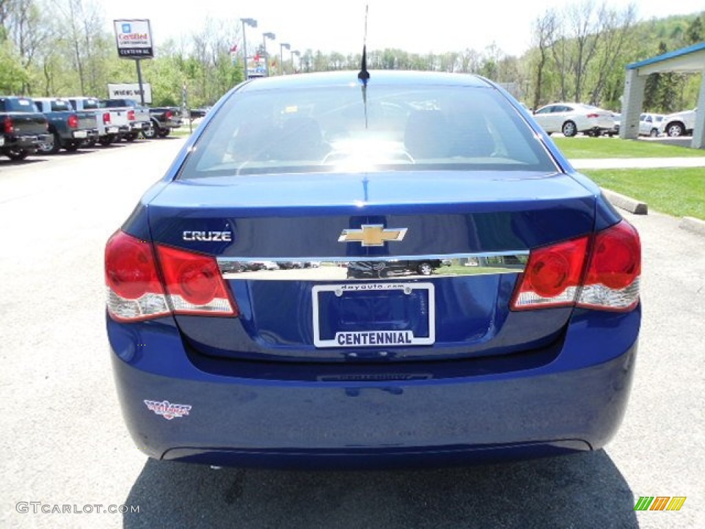 2013 Cruze LS - Blue Topaz Metallic / Jet Black/Medium Titanium photo #5