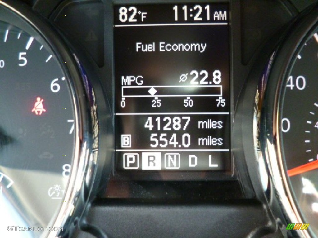 2011 Rogue SL AWD - Cayenne Red / Gray photo #20