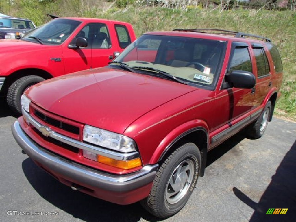 Majestic Red Metallic 2000 Chevrolet Blazer LS 4x4 Exterior Photo #80628046