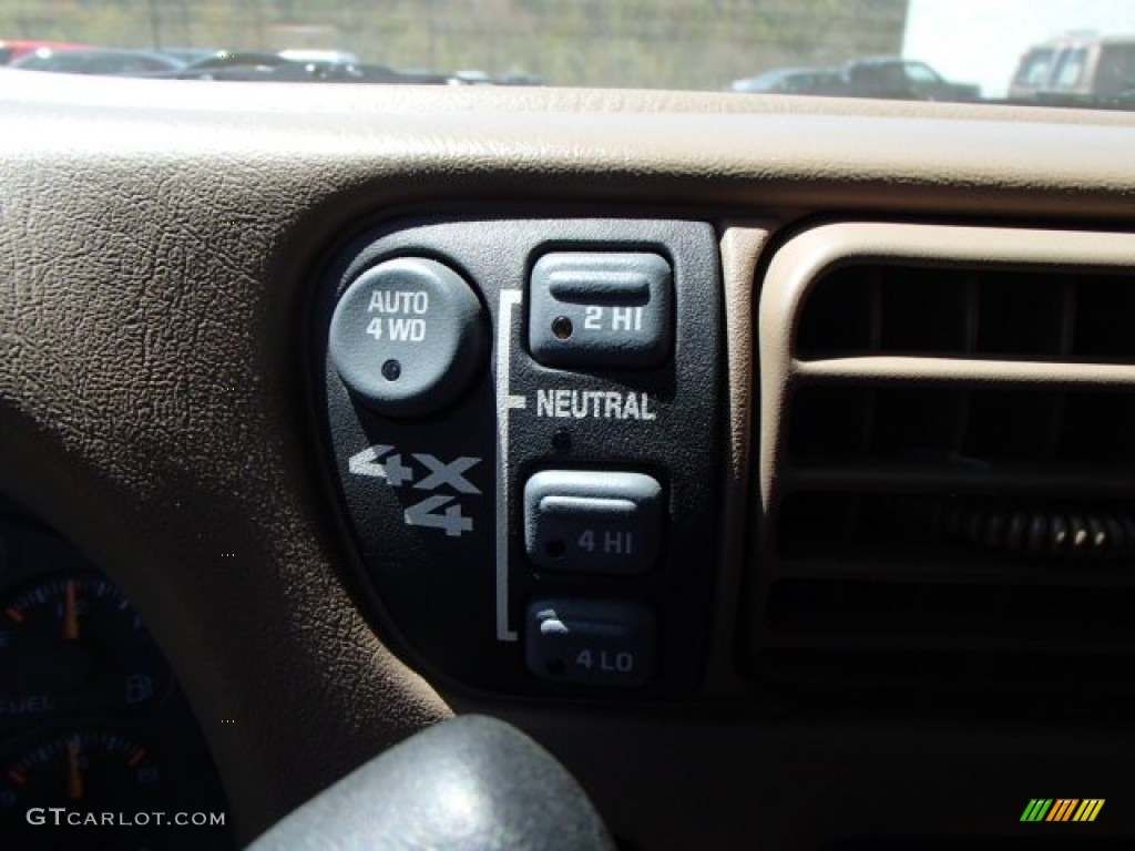 2000 Chevrolet Blazer LS 4x4 Controls Photo #80628259