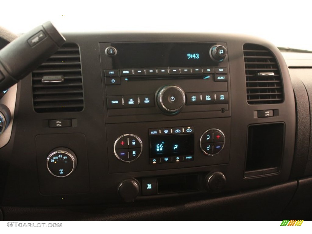 2011 Chevrolet Silverado 1500 LT Crew Cab 4x4 Controls Photo #80635472