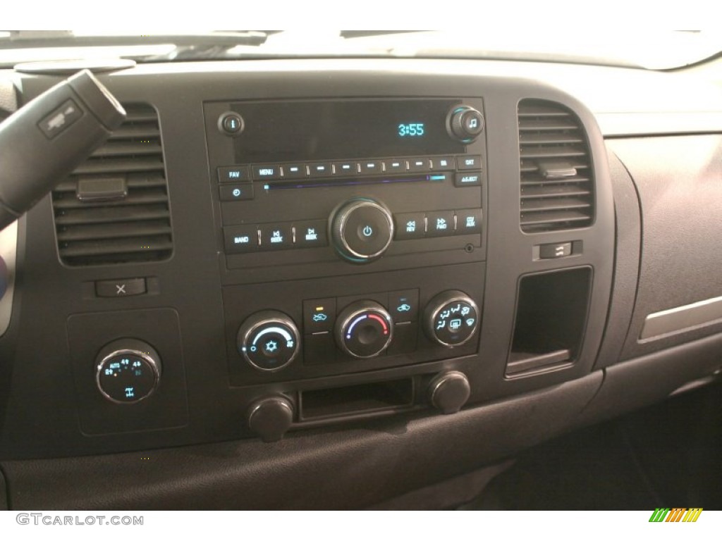 2008 Chevrolet Silverado 1500 LT Extended Cab 4x4 Controls Photo #80635783