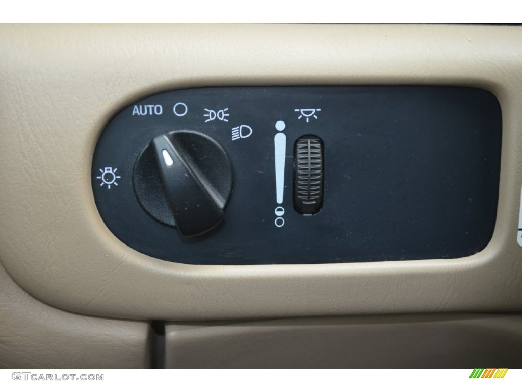 2003 Windstar SEL - Vibrant White / Medium Parchment photo #26