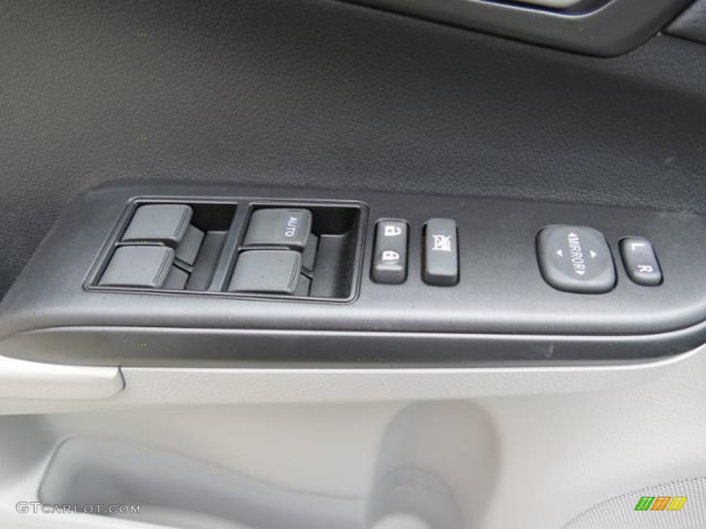 2013 Camry LE - Classic Silver Metallic / Ash photo #10