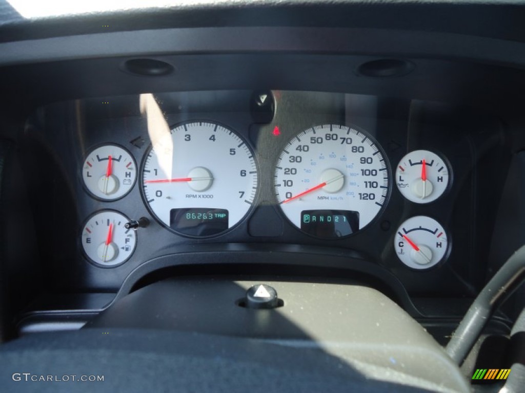 2005 Ram 1500 SLT Regular Cab 4x4 - Flame Red / Dark Slate Gray photo #20