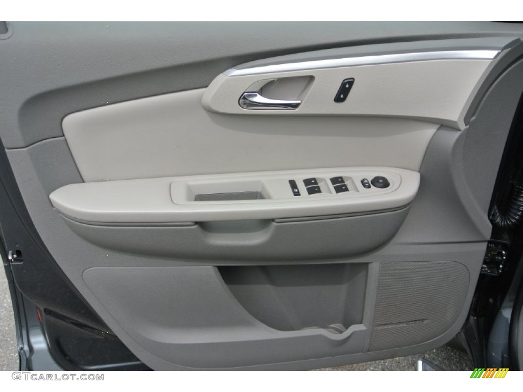 2009 Chevrolet Traverse LT Dark Gray/Light Gray Door Panel Photo #80663748