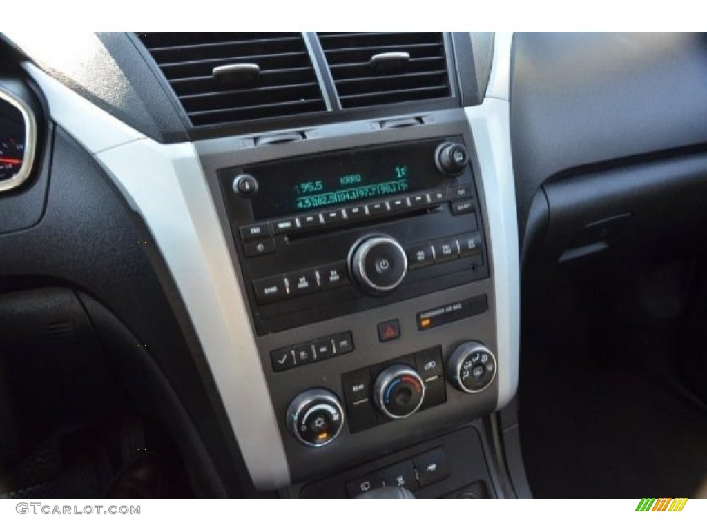 2009 Chevrolet Traverse LT Controls Photo #80665272