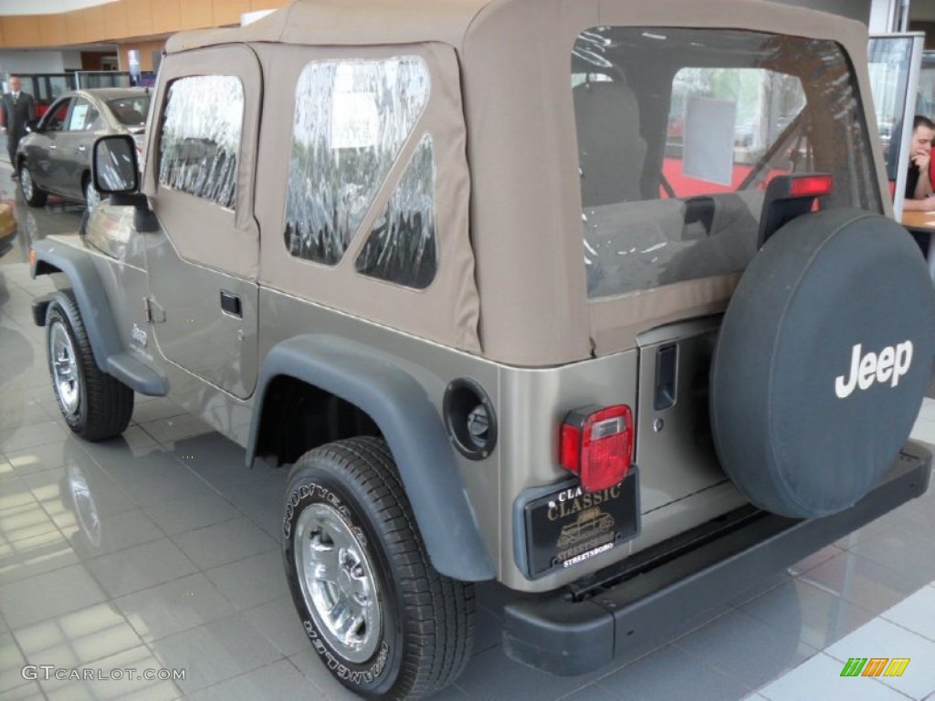 2004 Wrangler SE 4x4 - Light Khaki Metallic / Khaki photo #3