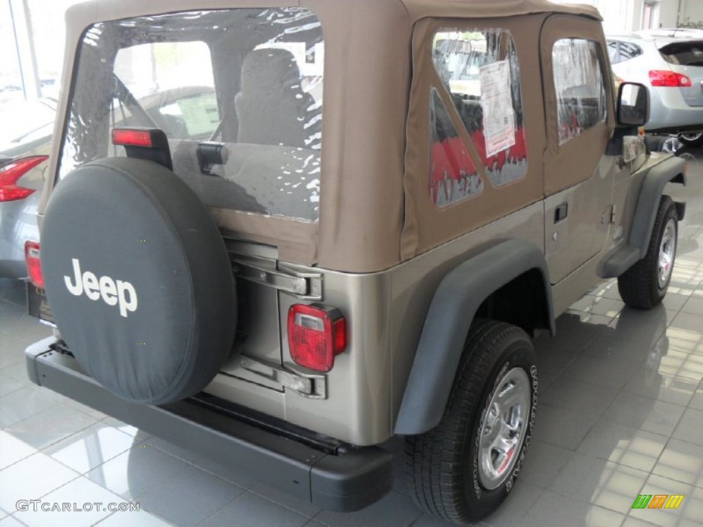 2004 Wrangler SE 4x4 - Light Khaki Metallic / Khaki photo #4