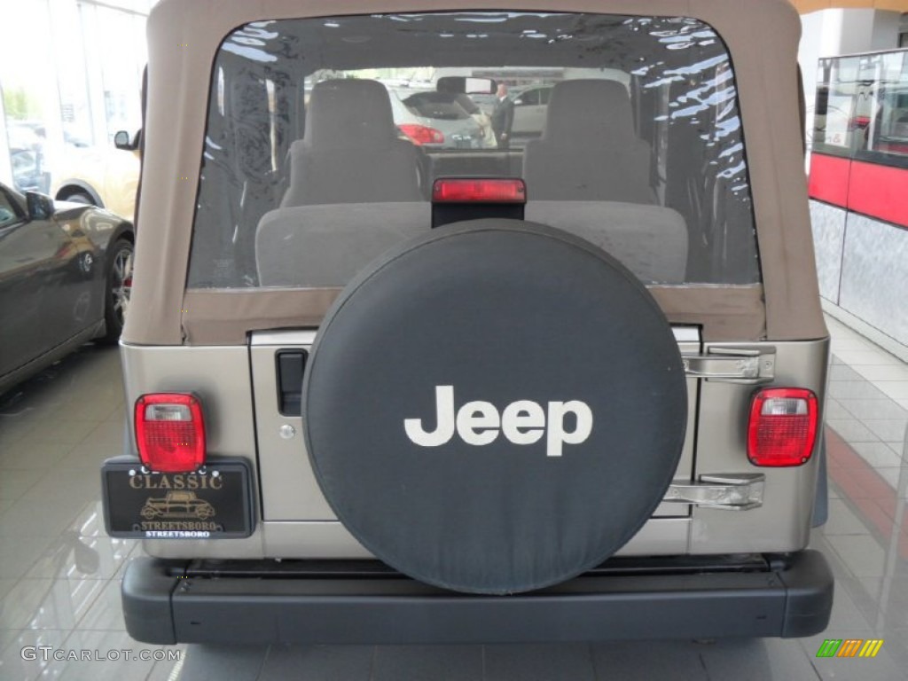 2004 Wrangler SE 4x4 - Light Khaki Metallic / Khaki photo #5