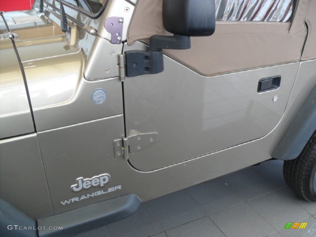 2004 Wrangler SE 4x4 - Light Khaki Metallic / Khaki photo #7
