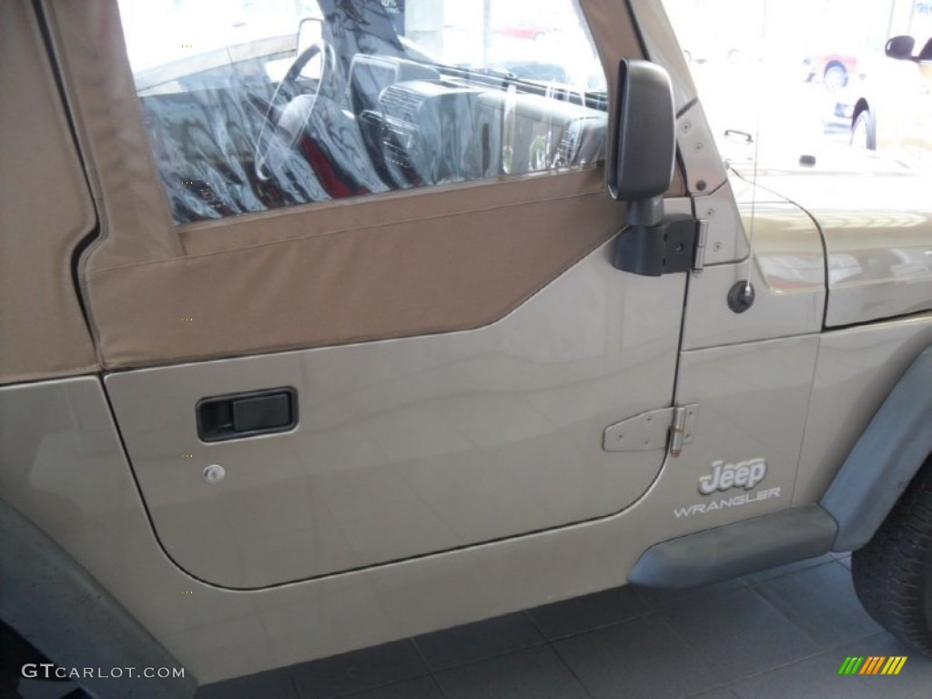 2004 Wrangler SE 4x4 - Light Khaki Metallic / Khaki photo #8