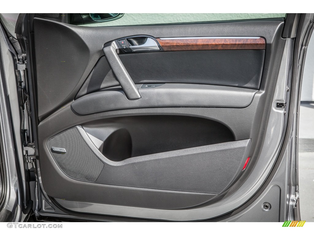 2010 Audi Q7 3.6 Premium Plus quattro Door Panel Photos
