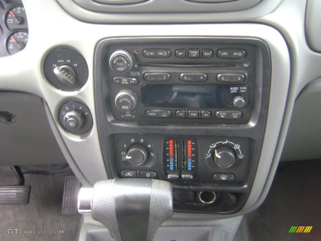2005 Chevrolet TrailBlazer LS Controls Photo #80674272