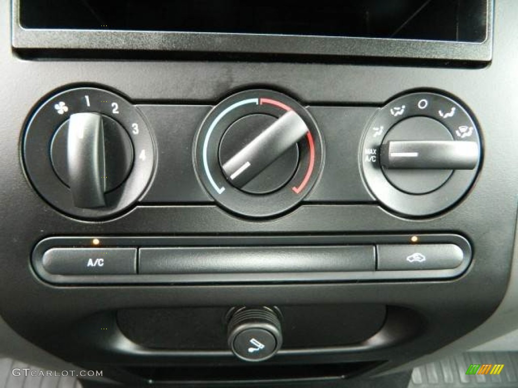 2008 Ford F150 XL Regular Cab Controls Photo #80676377