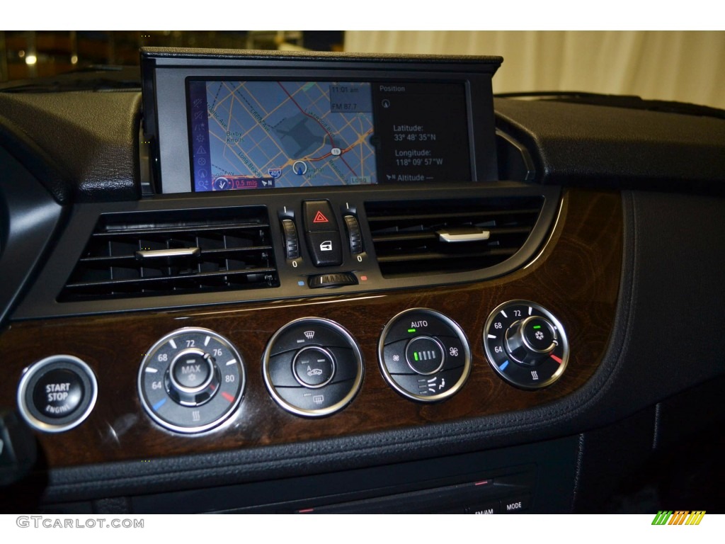 2011 BMW Z4 sDrive35i Roadster Controls Photo #80676700