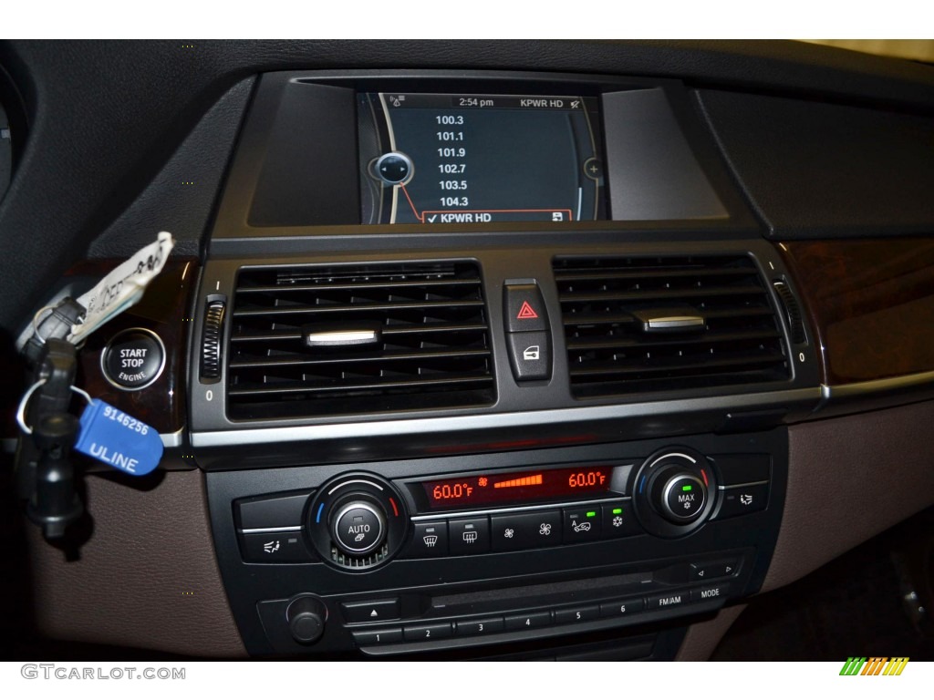 2010 BMW X5 xDrive48i Controls Photos