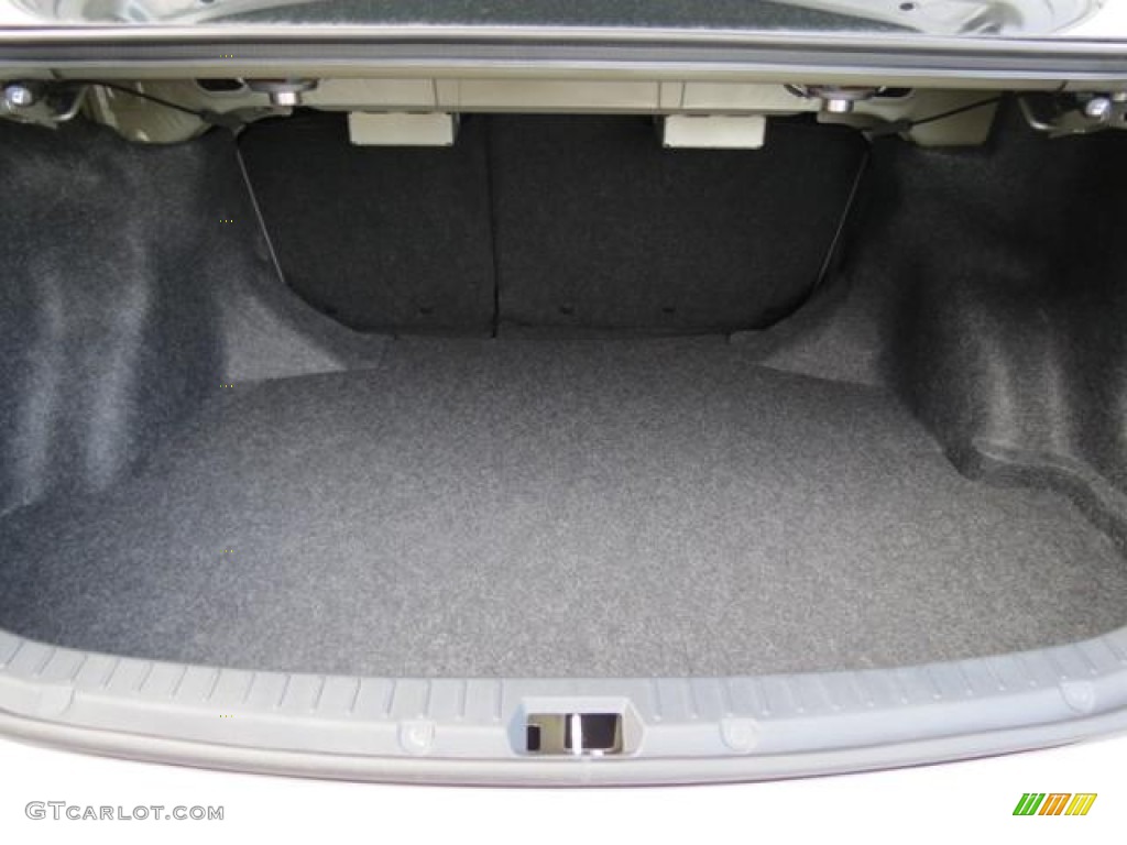 2013 Toyota Corolla LE Trunk Photo #80678435