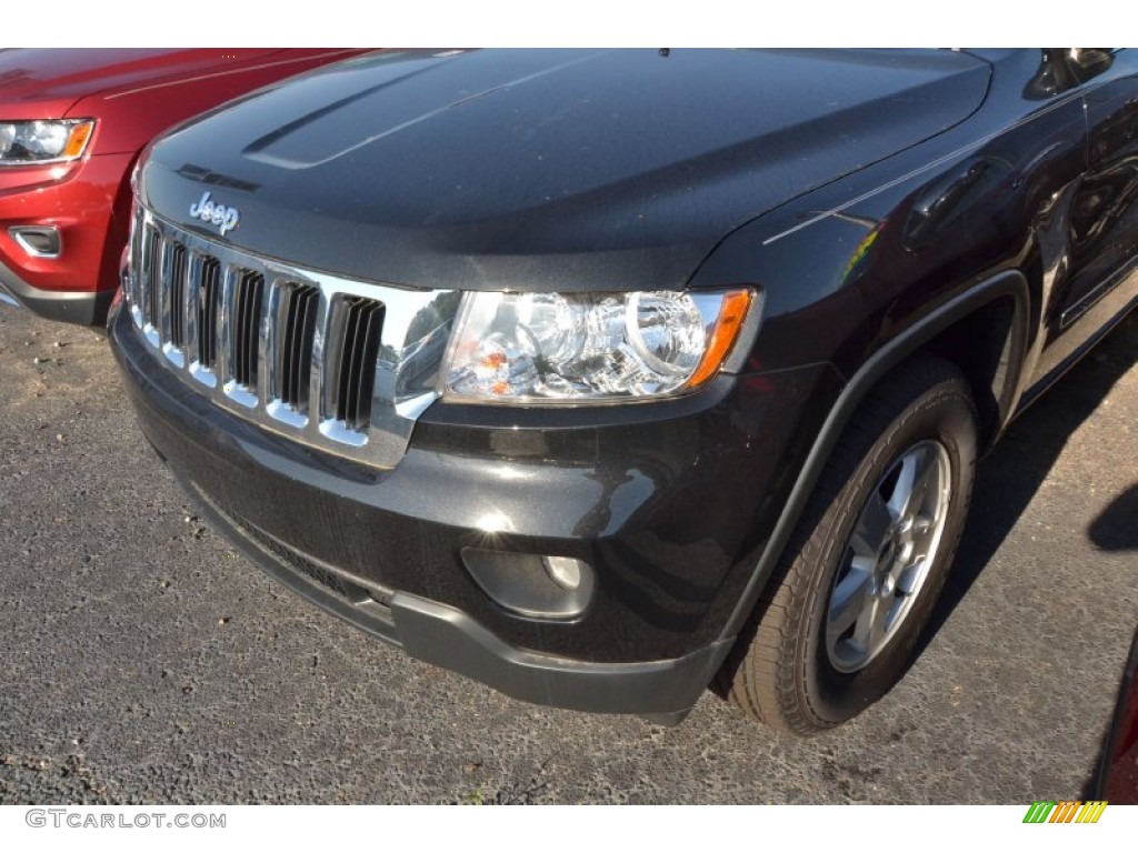 2013 Grand Cherokee Laredo 4x4 - Brilliant Black Crystal Pearl / Black photo #5