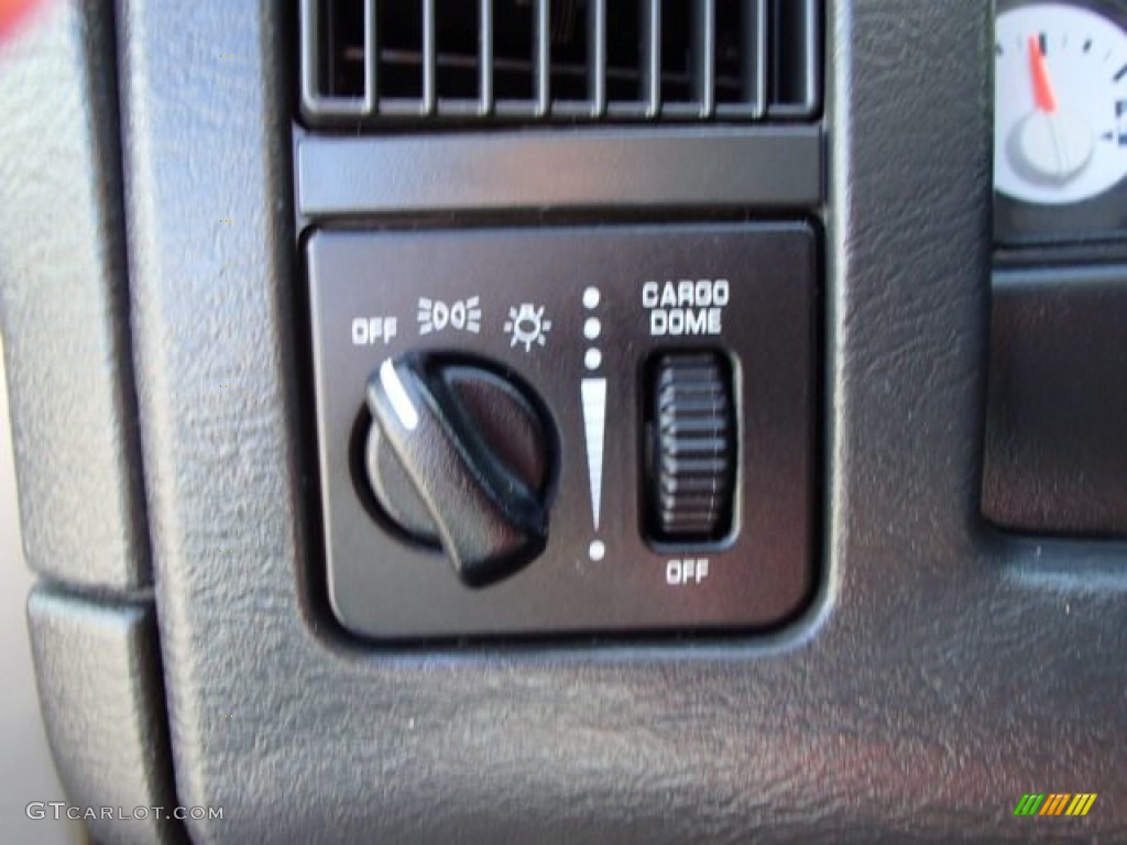 2005 Dodge Ram 1500 ST Regular Cab 4x4 Controls Photo #80681767