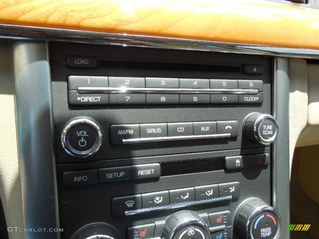 2009 Lincoln MKS Sedan Controls Photo #80683202