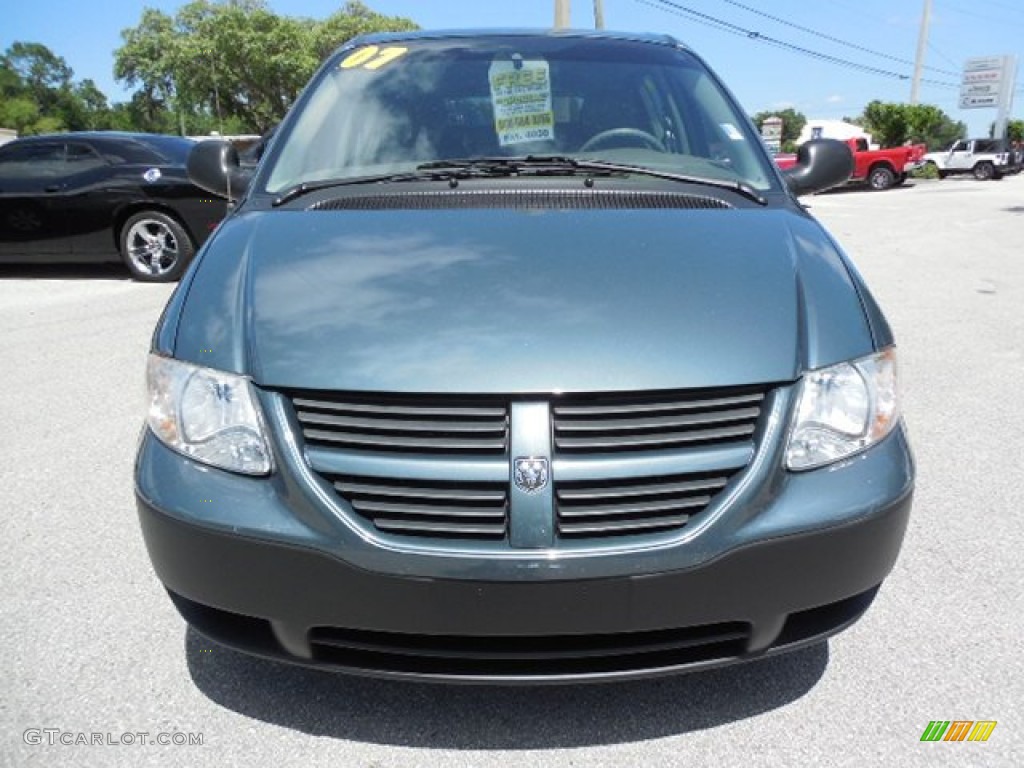 2007 Caravan SE - Magnesium Green Pearl / Medium Slate Gray photo #15
