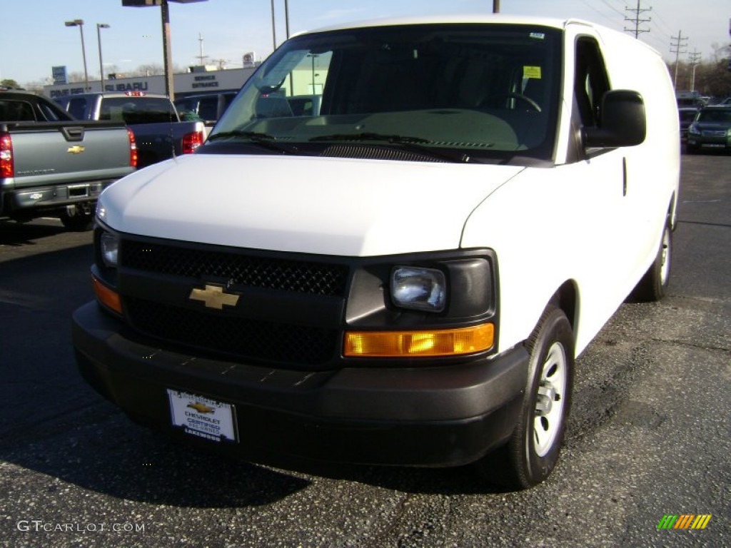 Summit White Chevrolet Express