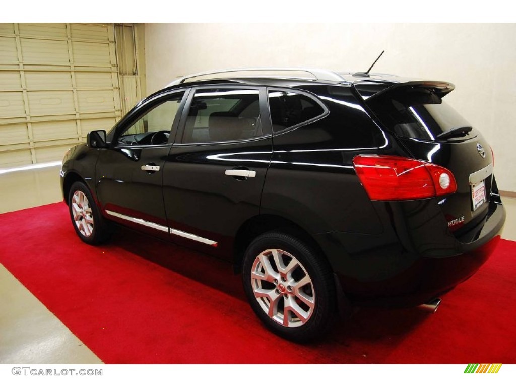 2011 Rogue SL - Wicked Black / Black photo #4