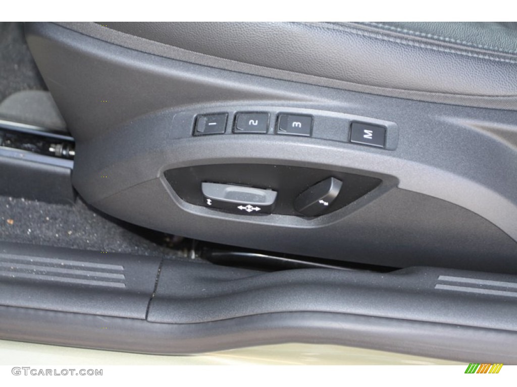 2010 Volvo C30 T5 R-Design Controls Photo #80692481