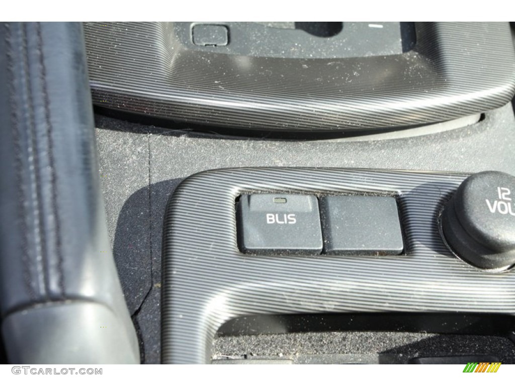 2010 Volvo C30 T5 R-Design Controls Photo #80692519