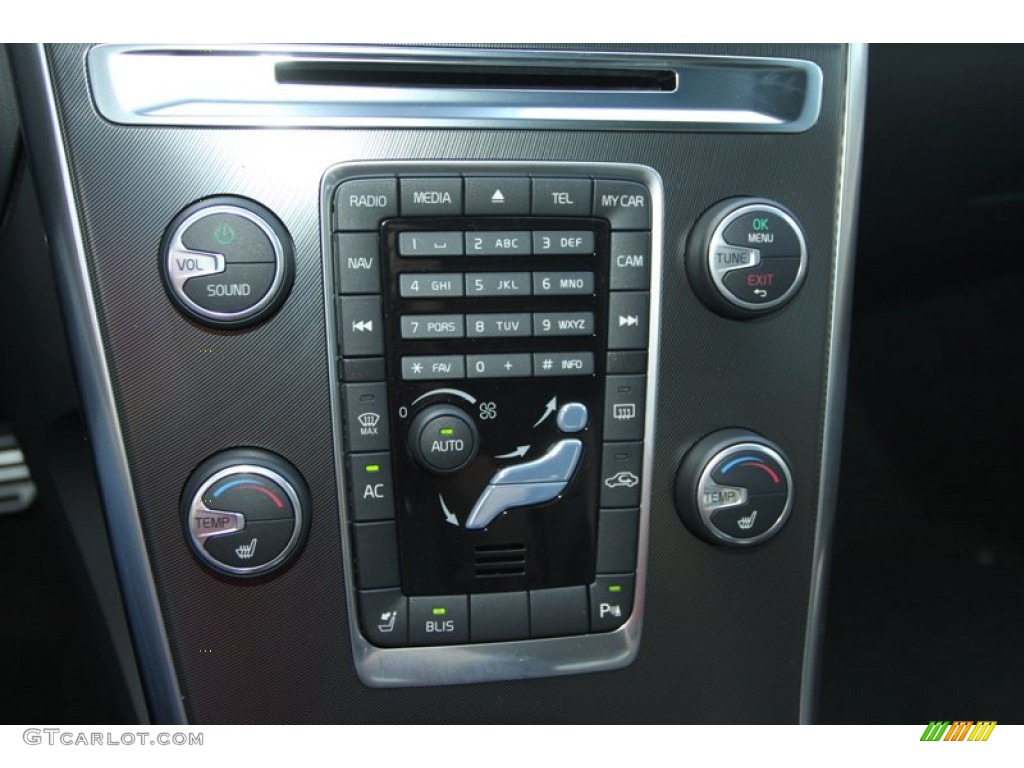 2013 Volvo XC60 T6 AWD R-Design Controls Photos