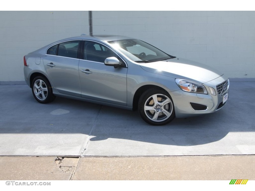 Electric Silver Metallic Volvo S60