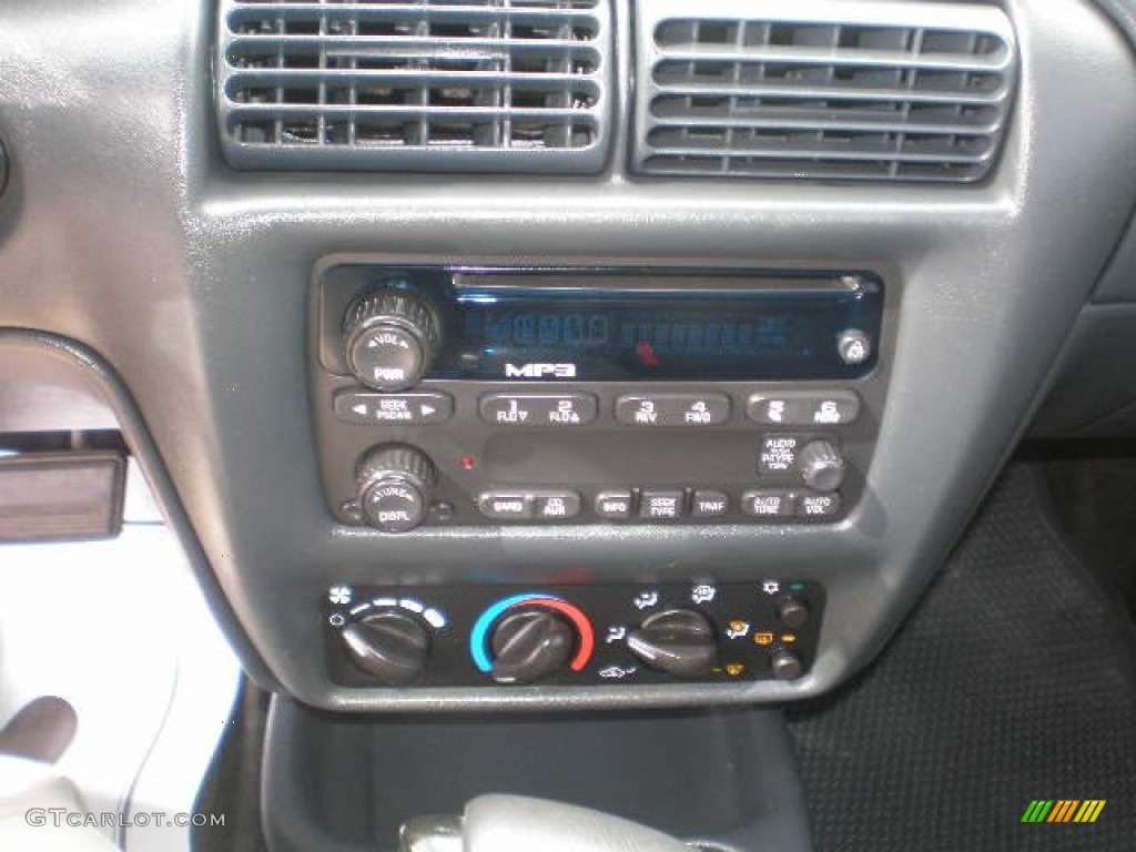 2005 Chevrolet Cavalier LS Coupe Controls Photo #80697820