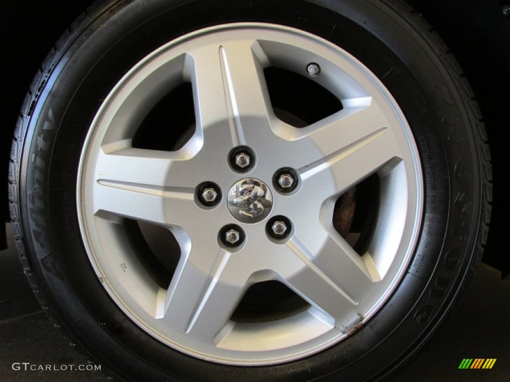 2008 Dodge Caliber SE Wheel Photos