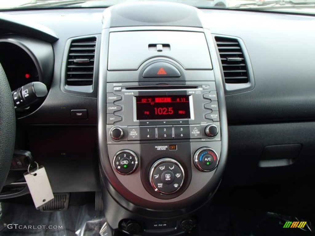 2011 Kia Soul + Controls Photo #80701051