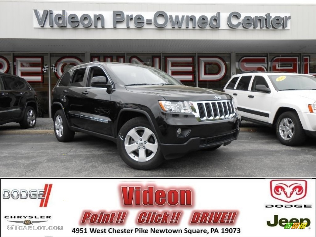 2011 Grand Cherokee Laredo X Package 4x4 - Brilliant Black Crystal Pearl / Dark Graystone/Medium Graystone photo #1