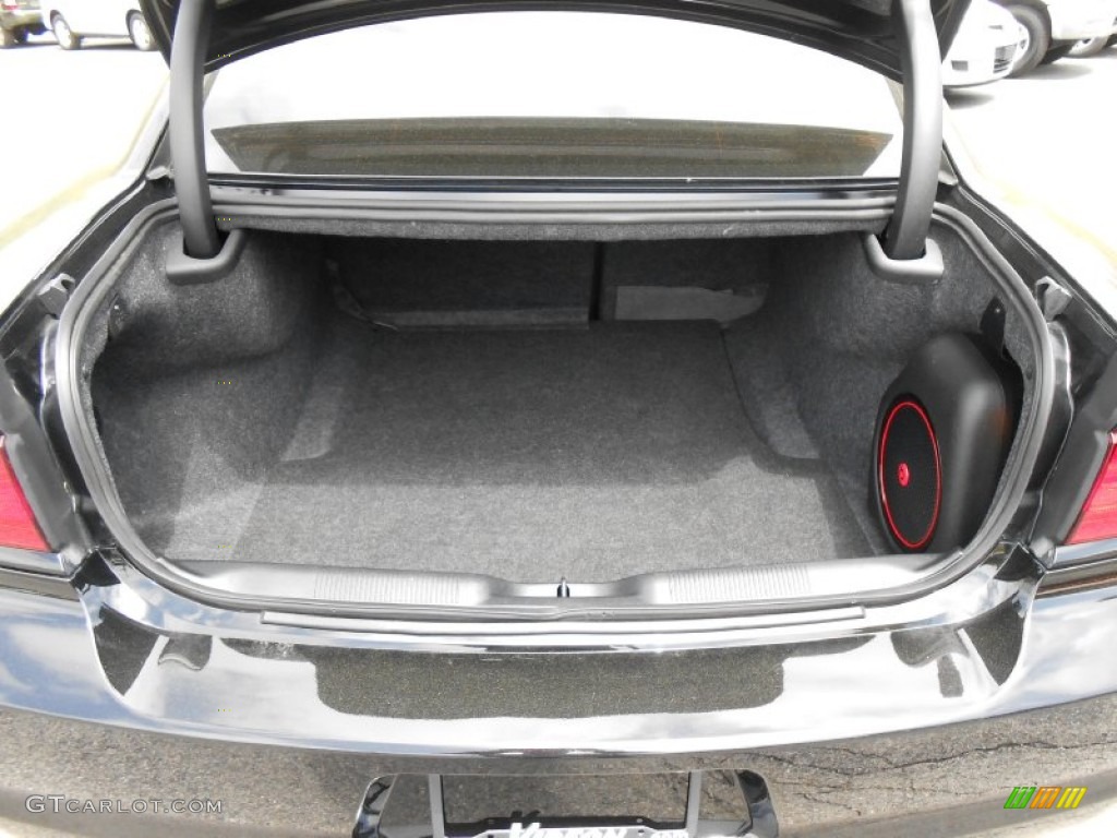2013 Dodge Charger R/T Road & Track Trunk Photos