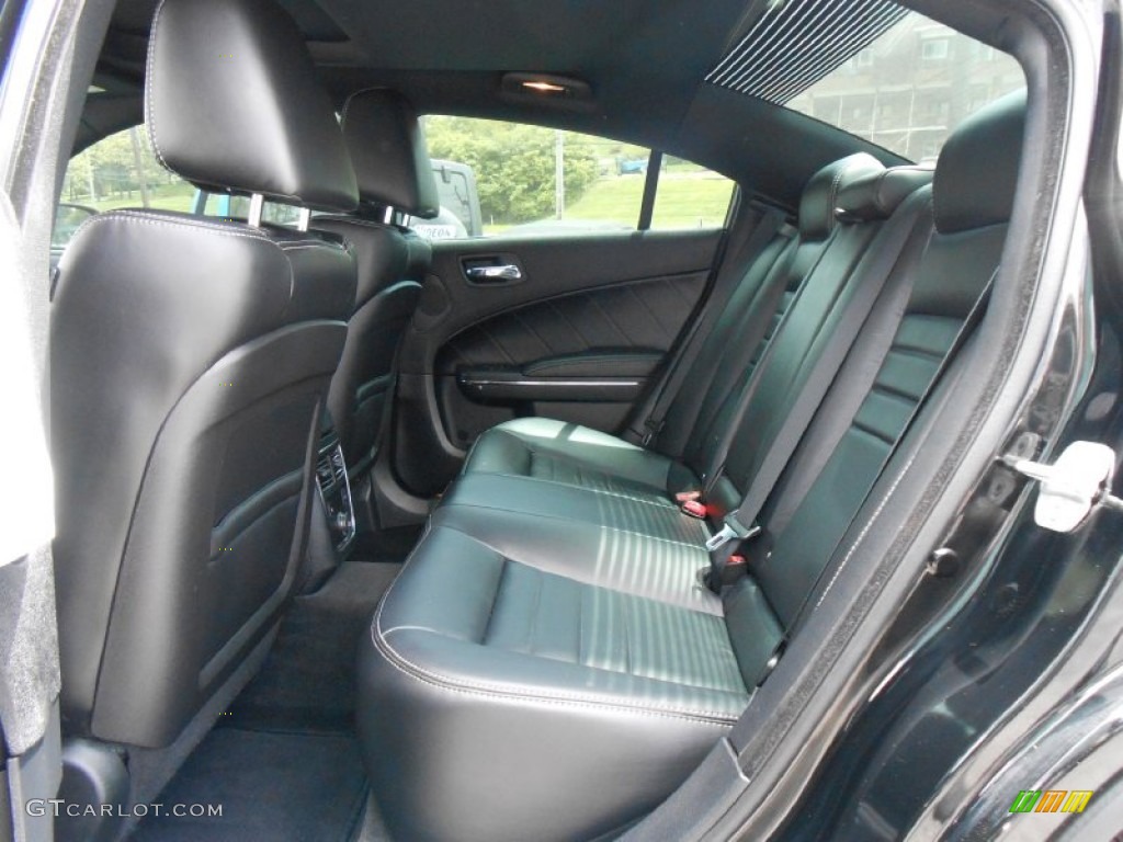 2013 Dodge Charger R/T Road & Track Rear Seat Photos