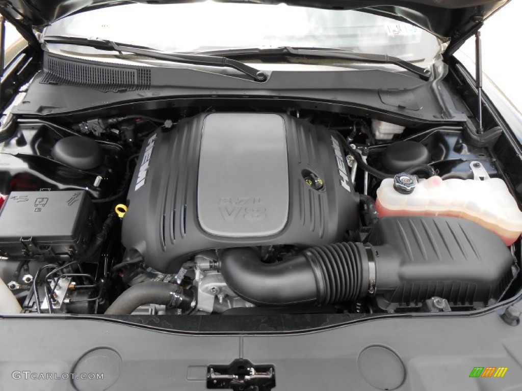 2013 Dodge Charger R/T Road & Track Engine Photos