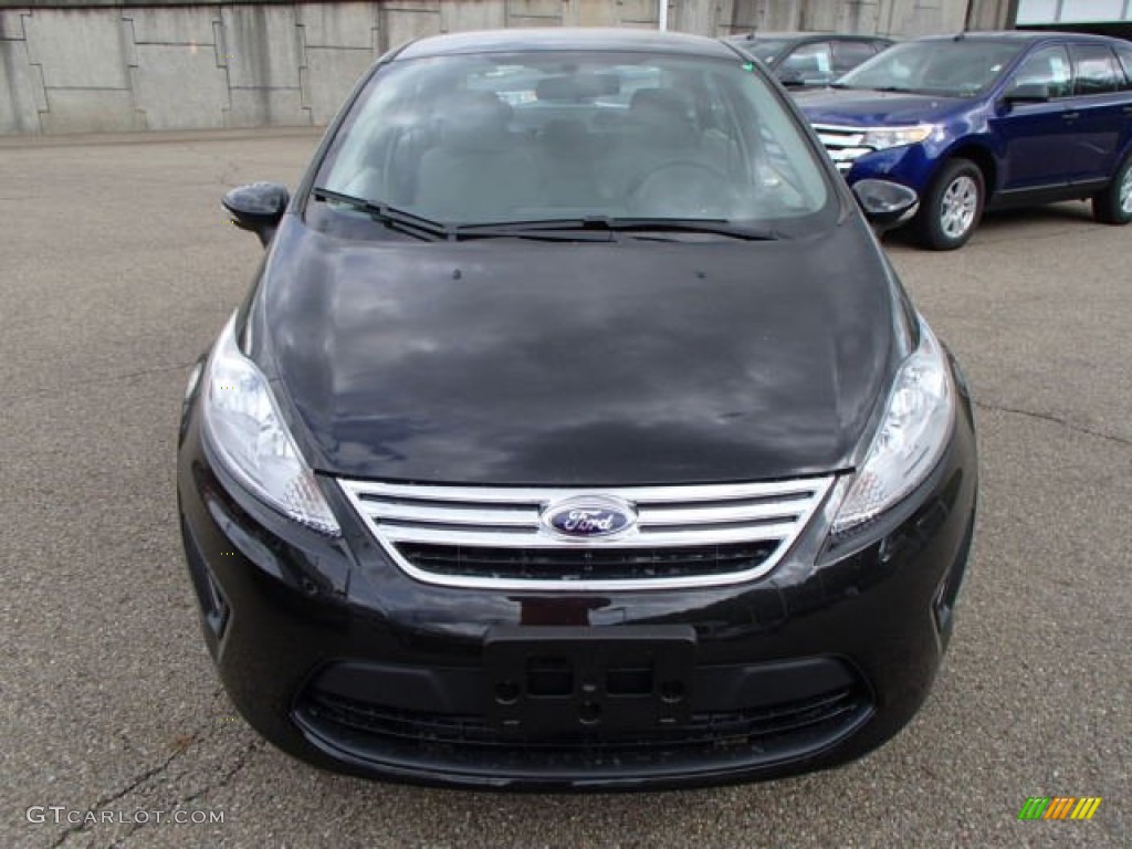 2013 Fiesta SE Sedan - Tuxedo Black / Charcoal Black/Light Stone photo #3