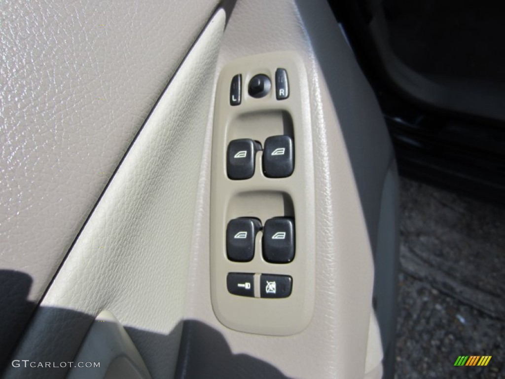 2006 Volvo XC90 2.5T Controls Photo #80705831
