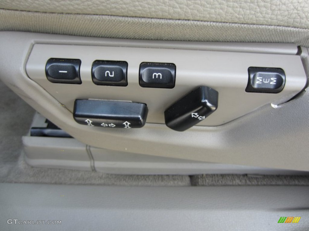 2006 Volvo XC90 2.5T Controls Photo #80705852
