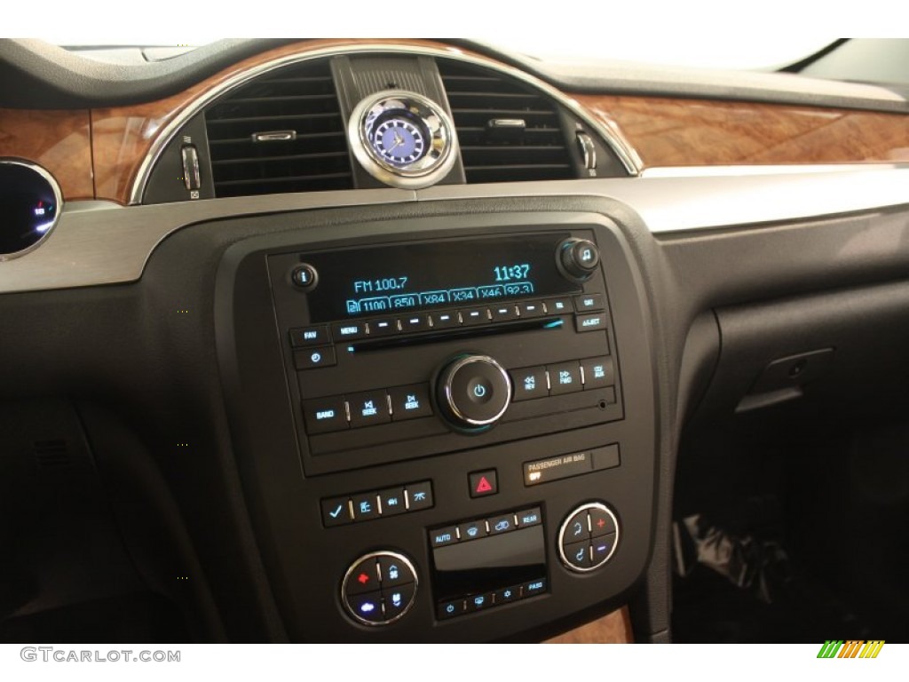 2010 Buick Enclave CX AWD Controls Photos