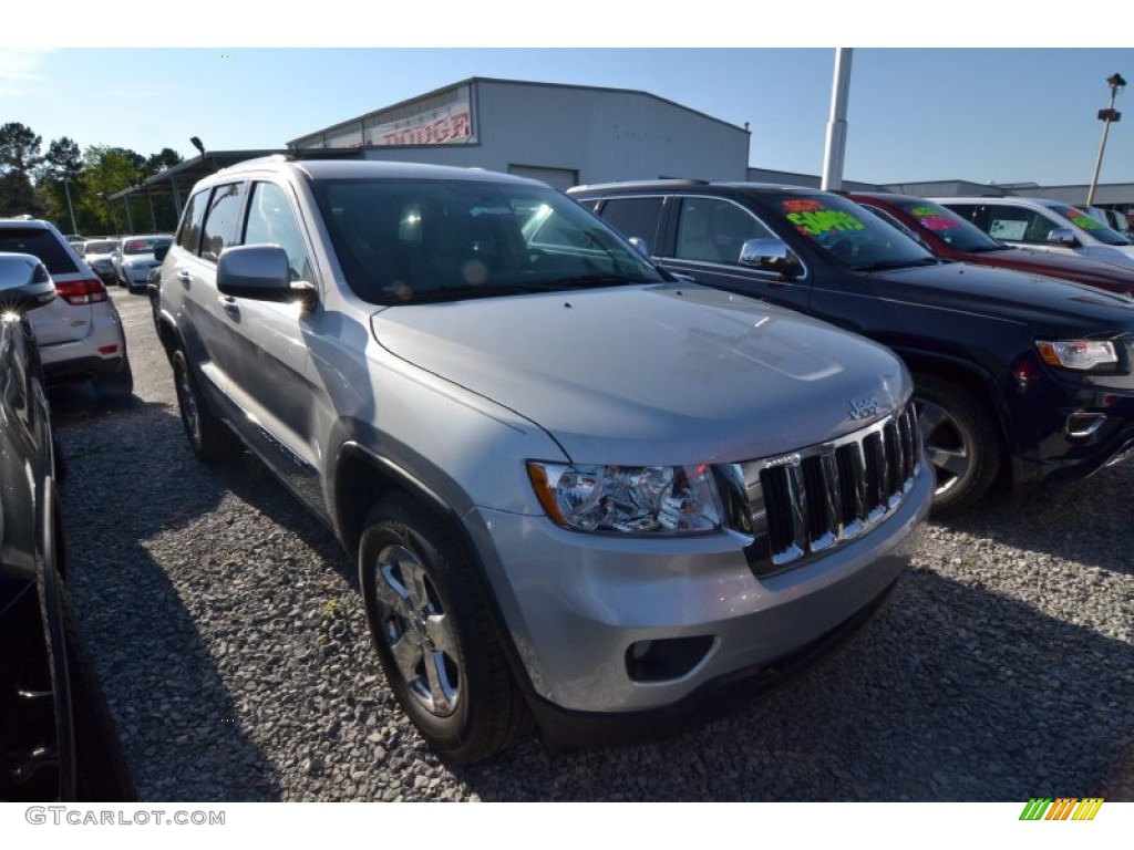 2013 Grand Cherokee Laredo - Bright Silver Metallic / Dark Graystone/Medium Graystone photo #5
